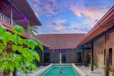 Pensió Serendip Stone Hotel And Bungalow