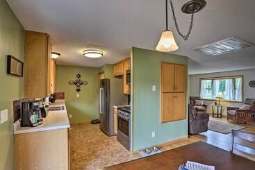 茅舍 Quiet Rapid City Home   Walk To Canyon Lake Park