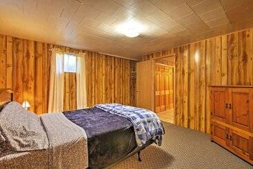 بيت ريفى Hot Tub + Mtn Views: Gore Pass Kremmling Cabin