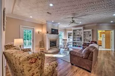 Mökkimajoitus Luxe Lake Cumberland Retreat W/ Decks On 1 Acre!