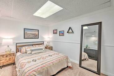 茅舍 Modern Home W/ Fenced Yard: Blocks To Main St!