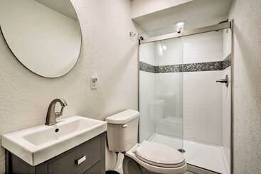 بيت ريفى Pet Friendly Schulenburg Farmhouse W/ Pool!