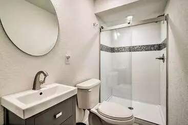 Mökkimajoitus Pet Friendly Schulenburg Farmhouse W/ Pool!