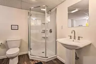 Mökkimajoitus Serene Long Pond Home W/ Game Room & Beach Access!