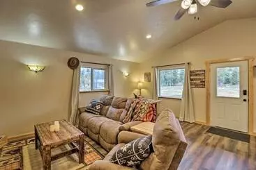 コテージ Cozy Cabin W/ Fire Pit & Bbq: 7mi To West Glacier!