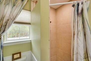 コテージ Lake Granbury Fishing Escape W/ Dock & Kayaks!