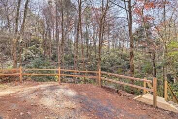 بيت ريفى Golf & Resort Amenities: Newland Mountain Cabin