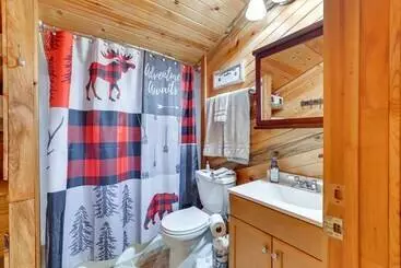 コテージ Peaceful Garden Valley Cabin W/ Private Deck!