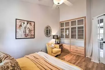 Mökkimajoitus Elegant Peoria Home: Pool, Putting Green, Fire Pit