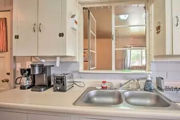 Mökkimajoitus Pet Friendly Elfrida Home W/ Porch & Fire Pit