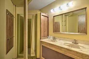 Mökkimajoitus Rogers Cabin W/ Direct Access To Beaver Lake!