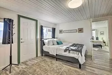 コテージ Well Appointed Bayfield Cabin W/ Forest Views!