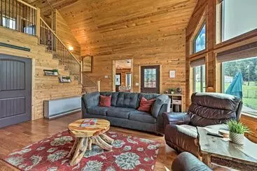 Mökkimajoitus 11 Mi To Rainbow Lake: Woodsy Pinetop Oasis