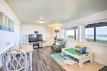 Beachfront Newport Cottage With Private Hot Tub!