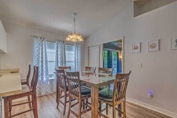 Kır Evi Home 10 Mi To Downtown Pensacola: Pets Welcome!