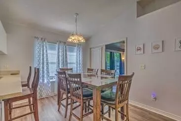 Mökkimajoitus Home 10 Mi To Downtown Pensacola: Pets Welcome!