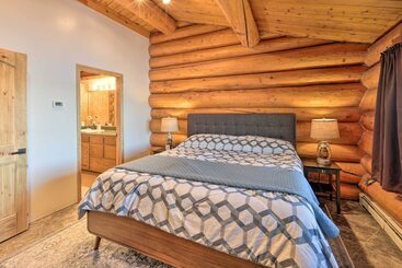 بيت ريفى Fairbanks Log Cabin W/ Waterfront Deck & Views!