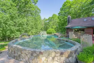 Mökkimajoitus Guilford Carriage House At Granite Lodge!