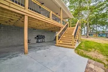 Mökkimajoitus Modern Kentucky Lake Home W/ Deck, Dock, View
