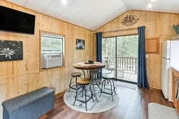 コテージ Oak Grove Nature Retreat W/ Kayaks & Mountain View