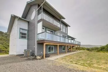 Mökkimajoitus Oceanfront Home W/ Hot Tub, Sauna, 8 Mi To Newport
