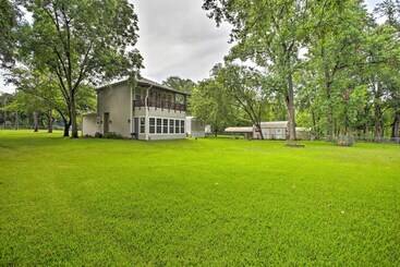 Сельский дом Cedar Creek Reservoir Home W/ Deck & Fire Pit!