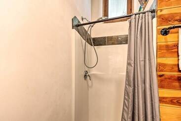 کلبه Angel Fire Cabin W/ Deck ~ 2 Mi To Ski & Hiking!