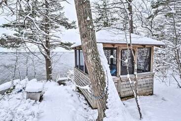 Cozy Waterfront Cottage On Montsweag Bay!