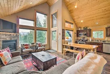 Landhus Ronald Cabin W/ Private Hot Tub Near Lake & Trails