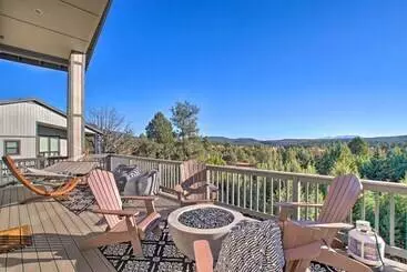 Mökkimajoitus Views & Hot Tub:  Pineberry Modern  Luxury Home