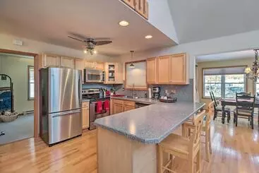 Mökkimajoitus Large Deck & Pool Access: Albrightsville Home