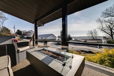 بيت ريفى Charming Ohio River Home With Water Views & Porch!