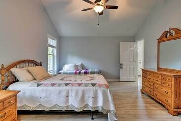 Сельский дом Covered Deck, Grill & Game Room: Gilford House!