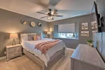 کلبه Centrally Located Lake Havasu Home W/ Private Pool
