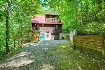 Mökkimajoitus Mountain View Robbinsville Cabin W/ Hot Tub!