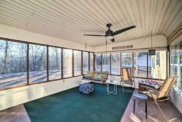 קוטג'' Murray Cabin W/ Screened Porch & Boat Parking