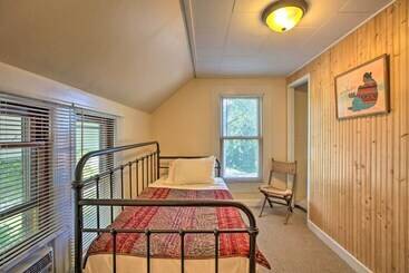 Сельский дом Pet Friendly Home W/ Views Of Lake Delavan!