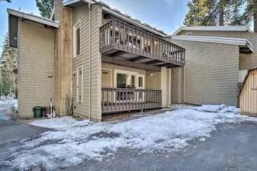 Mökkimajoitus Tahoe City Home W/ Hot Tub: Ski & Soak!