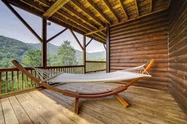 Mökkimajoitus Waynesville  Mountain Top Retreat  W/ Decks!