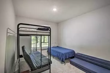 コテージ Door County Family Home: 3 Mi Whitefish Dunes