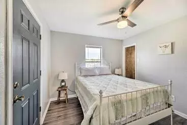 Dom wiejski Pet Friendly Lockhart Home W/ Private Yard!