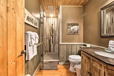 بيت ريفى Spacious Gatlinburg Cabin W/ Hot Tub & Game Room!