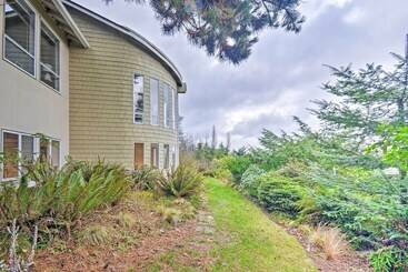 茅舍 Unique Port Ludlow Home W/ 3 Decks & Hot Tub!