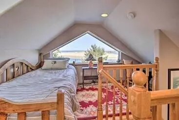Mökkimajoitus Waldport Beach House W/ Loft, Grill & Ocean Views!