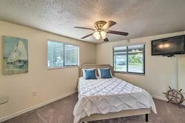 Mökkimajoitus Bright Venice Home W/ Yard < 4 Miles To Beach!