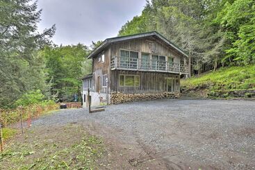 קוטג'' Cozy Couples Cabin: Hike, Dine, Fish, And More!