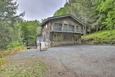 コテージ Cozy Couples Cabin: Hike, Dine, Fish, And More!