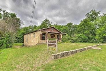Vakantiehuisje Pet Friendly Glen Rose Retreat W/ Screened Deck!