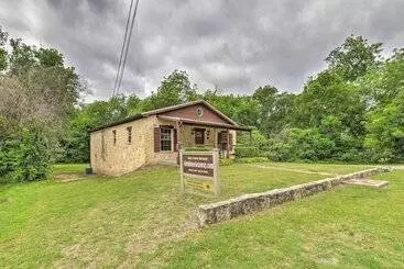 コテージ Pet Friendly Glen Rose Retreat W/ Screened Deck!