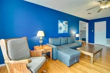 Mökkimajoitus Spacious White Rivers Jewel: Fishing Haven!